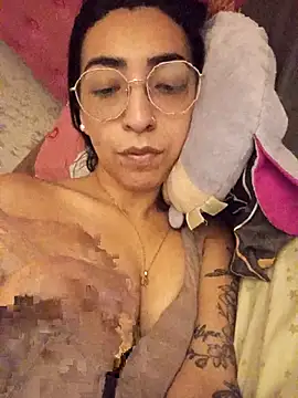 Snapshot of Yani-14 chatting on February 5, 10:36 pm Yani-14 online show from February 5, 10:36 pm