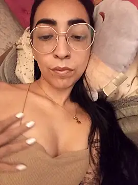 Snapshot of Yani-14 chatting on February 6, 10:57 pm Yani-14 online show from February 6, 10:57 pm