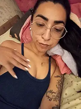 Snapshot of Yani-14 chatting on February 8, 12:58 am Yani-14 online show from February 8, 12:58 am