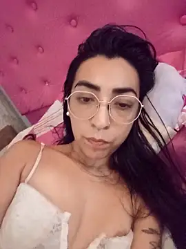 Snapshot of Yani-14 chatting on February 8, 9:40 pm Yani-14 online show from February 8, 9:40 pm