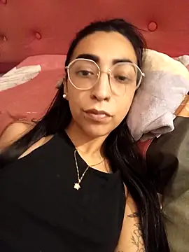 Snapshot of Yani-14 chatting on February 14, 2:52 am Yani-14 online show from February 14, 2:52 am