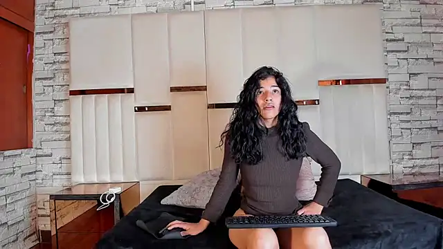 peachrouge online show from May 19, 4:46 pm
