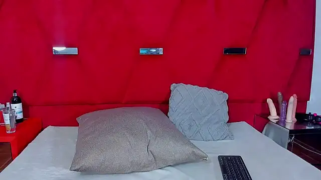Snapshot of peachrouge chatting on July 3, 4:24 pm peachrouge online show from July 3, 4:24 pm