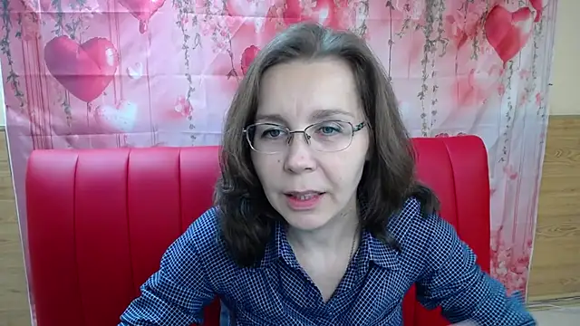 Snapshot of DaisyEdit chatting on February 15, 6:10 am DaisyEdit online show from February 15, 6:10 am