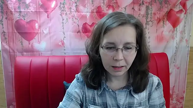 Snapshot of DaisyEdit chatting on April 4, 5:27 am DaisyEdit online show from April 4, 5:27 am