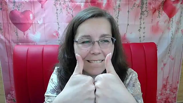 Snapshot of DaisyEdit chatting on April 17, 11:24 am DaisyEdit online show from April 17, 11:24 am