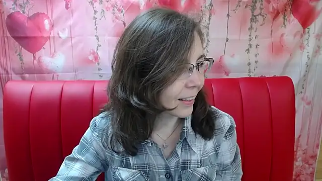 Snapshot of DaisyEdit chatting on April 18, 5:11 am DaisyEdit online show from April 18, 5:11 am