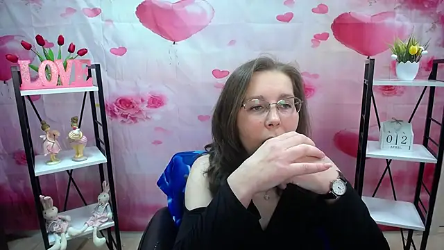 Snapshot of DaisyEdit chatting on May 2, 5:45 am DaisyEdit online show from May 2, 5:45 am
