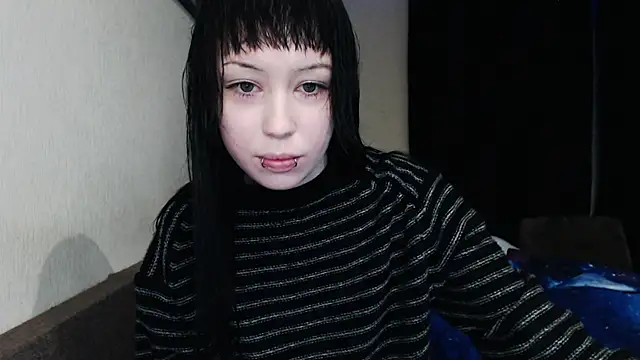 Lucyy666 online show from December 15, 11:20 pm