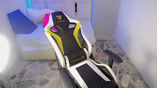 d moneyy  online show from January 14, 9:37 am