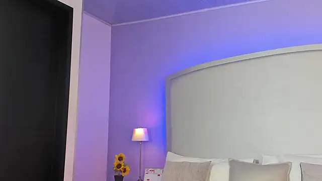 salome moon  online show from May 20, 11:38 am