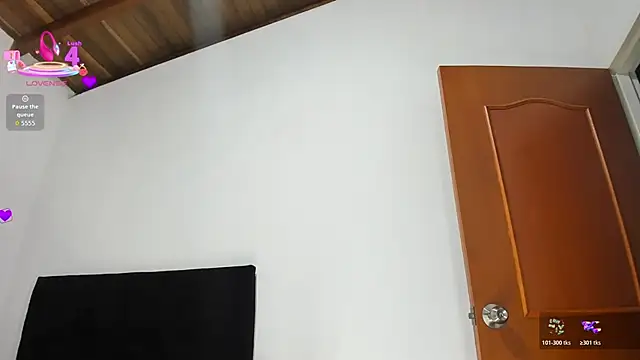 NahomiiAcosta online show from December 2, 1:33 am