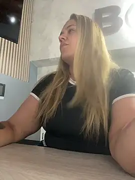 LoreinnFox online show from March 29, 7:36 pm