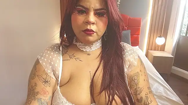 LoveQinn online show from February 11, 8:03 pm