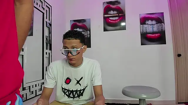 COUPLES BOYS online show from December 5, 6:11 am