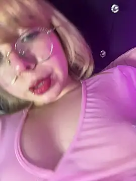 Snapshot of kattyhards chatting on February 8, 10:35 pm kattyhards online show from February 8, 10:35 pm