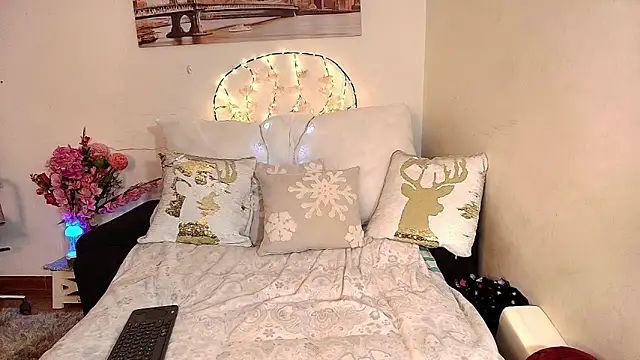 SweetMalory online show from December 15, 4:39 am