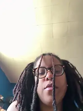 Snapshot of Hazel_eyeddemonx chatting on March 29, 6:19 pm Hazel eyeddemonx online show from March 29, 6:19 pm