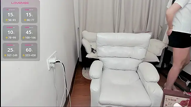 linlinjiang33 online show from February 8, 10:07 am