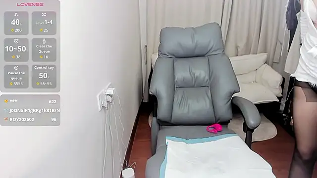 linlinjiang33 online show from March 20, 2:55 pm