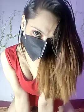 Snapshot of HONEY_BEBS chatting on December 13, 8:47 pm HONEY BEBS online show from December 13, 8:47 pm