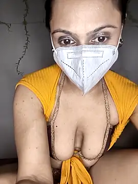 Snapshot of HONEY_BEBS chatting on February 5, 5:50 pm HONEY BEBS online show from February 5, 5:50 pm