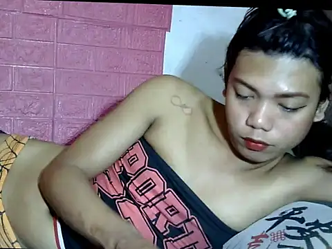 Snapshot of asianhardcockts69 chatting on March 6, 3:47 am asianhardcockts69 online show from March 6, 3:47 am