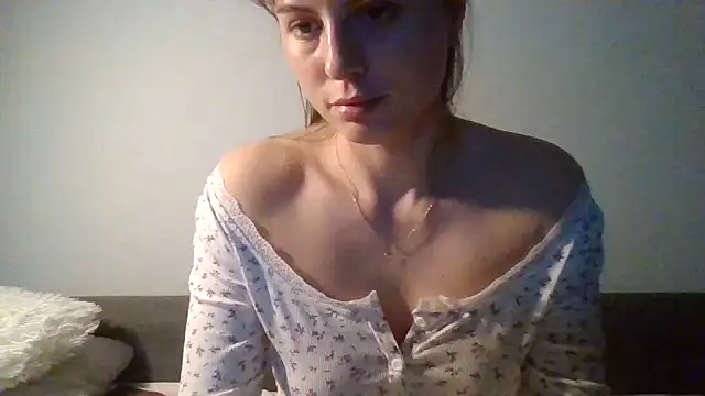 Snapshot of Devil_Maiden chatting on April 1, 7:44 pm Devil Maiden online show from April 1, 7:44 pm