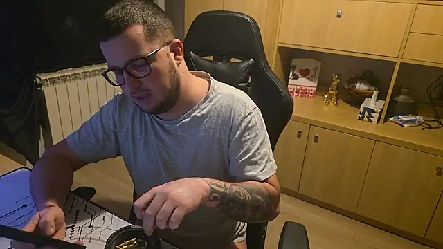 Snapshot of kevinnlovelly chatting on February 3, 9:09 pm kevinnlovelly online show from February 3, 9:09 pm