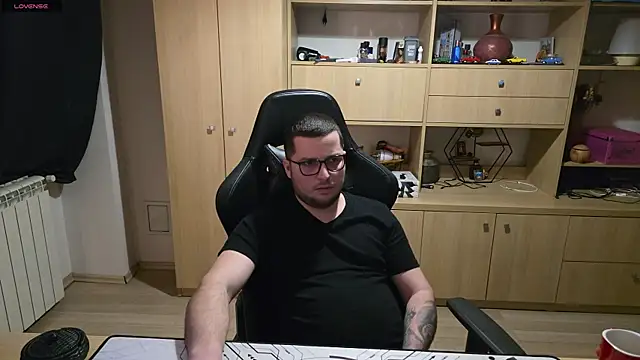 kevinnlovelly online show from March 14, 7:52 pm