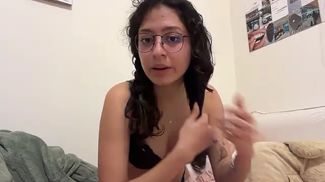 Alicatcua  online show from February 25, 6:23 am