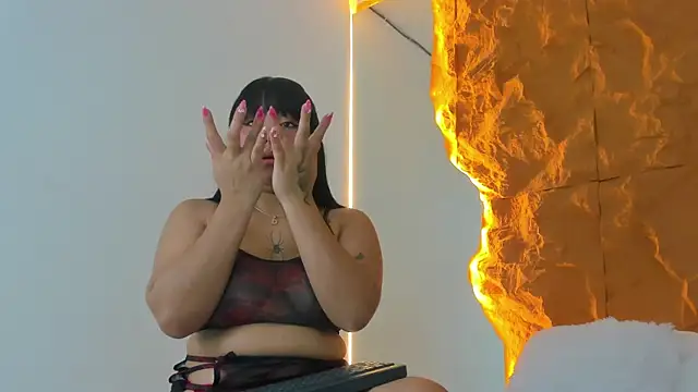 SaraKai  online show from December 19, 2:35 pm