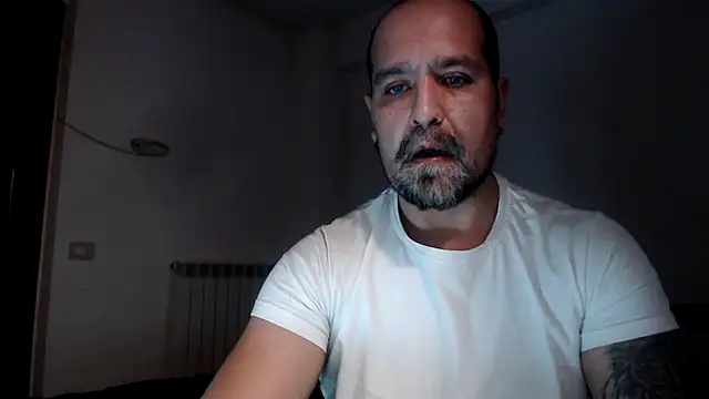 Snapshot of AMIRDIB2025 chatting on December 19, 11:23 pm AMIRDIB2025 online show from December 19, 11:23 pm