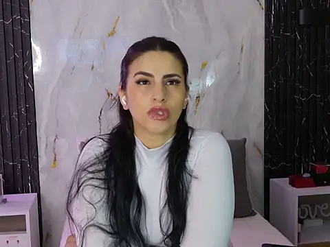 ChloeHolmes online show from February 11, 10:53 am