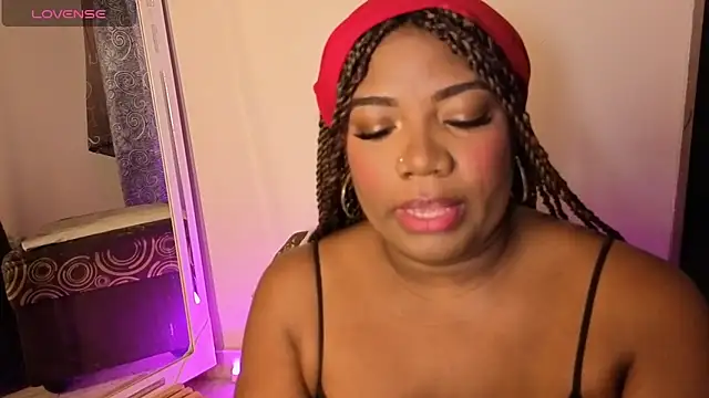 Snapshot of GraceMaaceey chatting on April 7, 2:01 am GraceMaaceey online show from April 7, 2:01 am