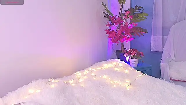 Snapshot of Katee_Crownn chatting on December 3, 3:58 am Katee Crownn online show from December 3, 3:58 am