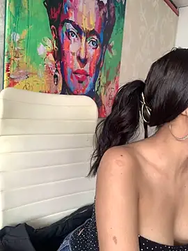 MiaScott Pink online show from December 5, 1:09 pm