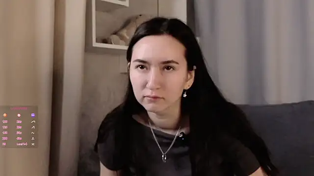 LuclieOppy online show from December 19, 1:45 am