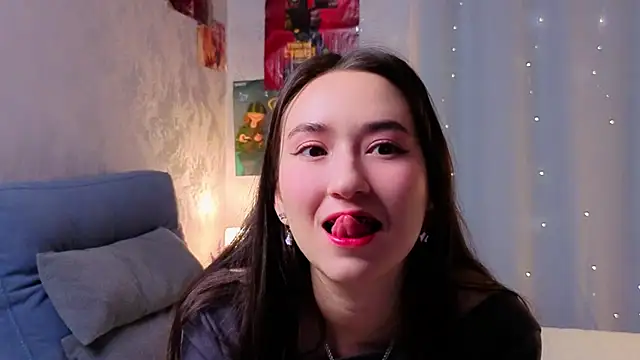 LuclieOppy online show from December 23, 1:14 am