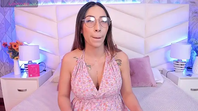 Snapshot of Lizzi_Hotman_ chatting on February 7, 8:56 pm Lizzi Hotman online show from February 7, 8:56 pm