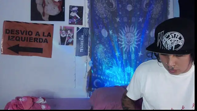 Snapshot of 6mey6mey6 chatting on February 21, 11:17 pm 6mey6mey6 online show from February 21, 11:17 pm