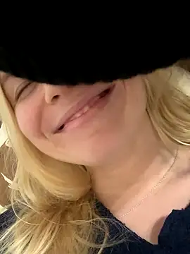 Snapshot of d0uble_trouble chatting on November 28, 7:05 pm d0uble trouble online show from November 28, 7:05 pm