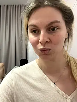 Snapshot of d0uble_trouble chatting on December 18, 9:32 pm d0uble trouble online show from December 18, 9:32 pm