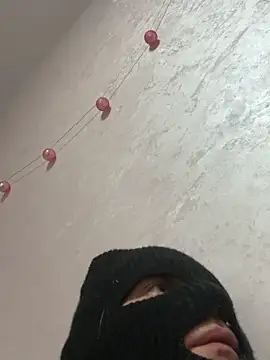 Snapshot of d0uble_trouble chatting on December 20, 6:04 pm d0uble trouble online show from December 20, 6:04 pm