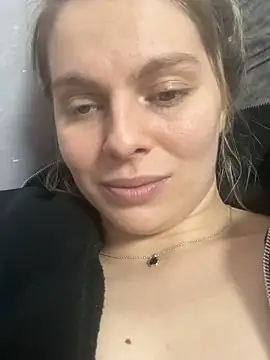 Snapshot of d0uble_trouble chatting on December 21, 1:40 pm d0uble trouble online show from December 21, 1:40 pm