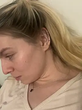 Snapshot of d0uble_trouble chatting on January 6, 10:45 pm d0uble trouble online show from January 6, 10:45 pm