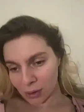 Snapshot of d0uble_trouble chatting on January 18, 6:12 pm d0uble trouble online show from January 18, 6:12 pm