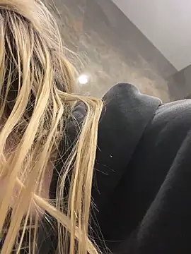 Snapshot of d0uble_trouble chatting on February 4, 5:57 am d0uble trouble online show from February 4, 5:57 am