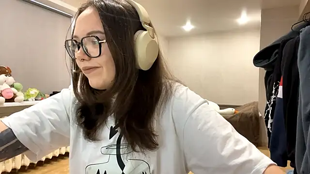 KerriMcbreen online show from December 15, 3:44 am