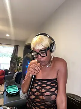 Snapshot of thesacredslut chatting on February 18, 8:27 pm thesacredslut online show from February 18, 8:27 pm